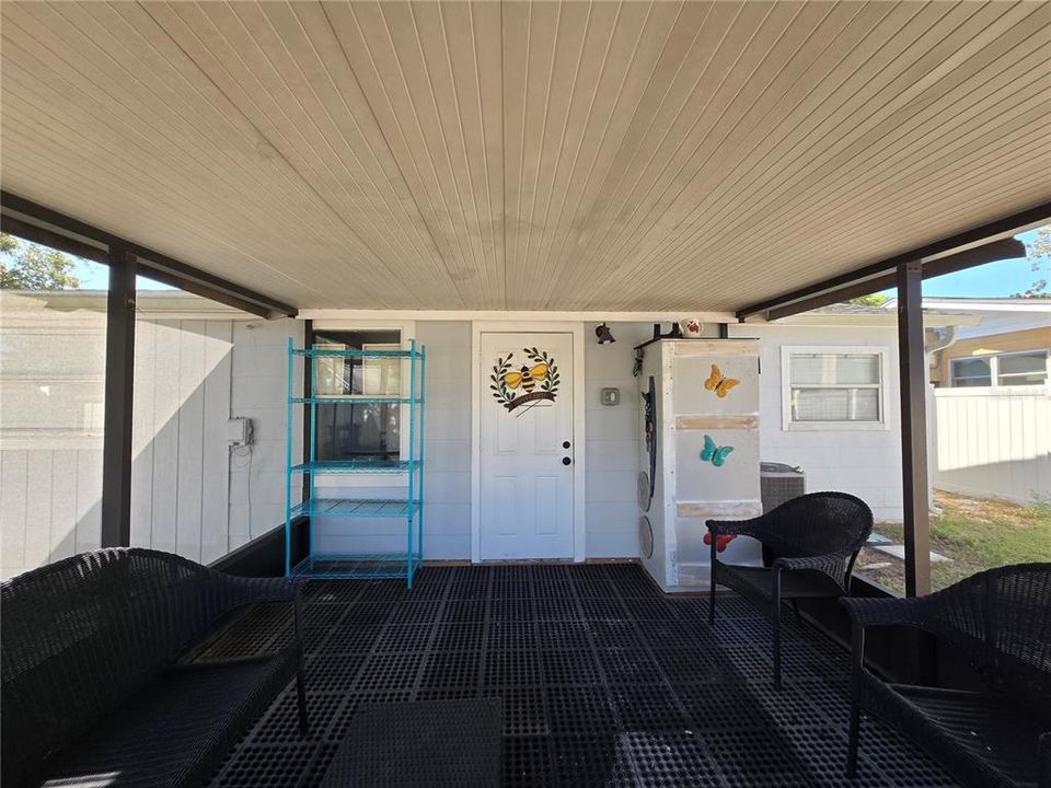 Active With Contract: $1,850 (2 beds, 1 baths, 814 Square Feet)