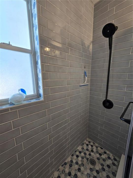 Active With Contract: $1,850 (2 beds, 1 baths, 814 Square Feet)