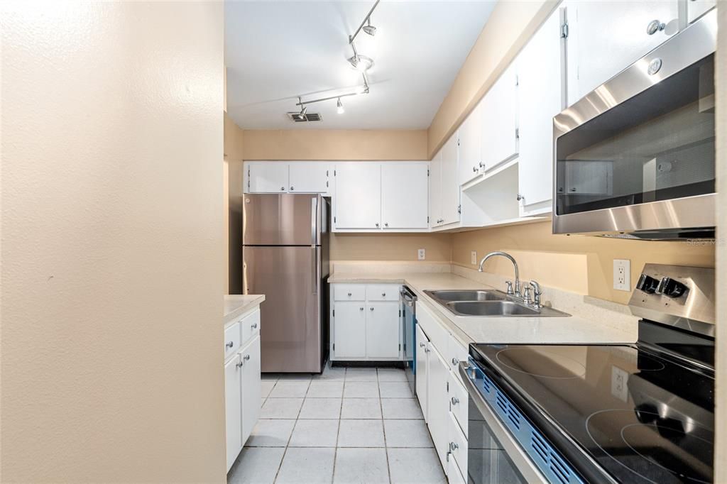 For Rent: $1,750 (2 beds, 2 baths, 1235 Square Feet)