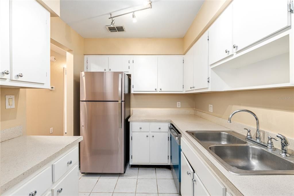 For Rent: $1,750 (2 beds, 2 baths, 1235 Square Feet)