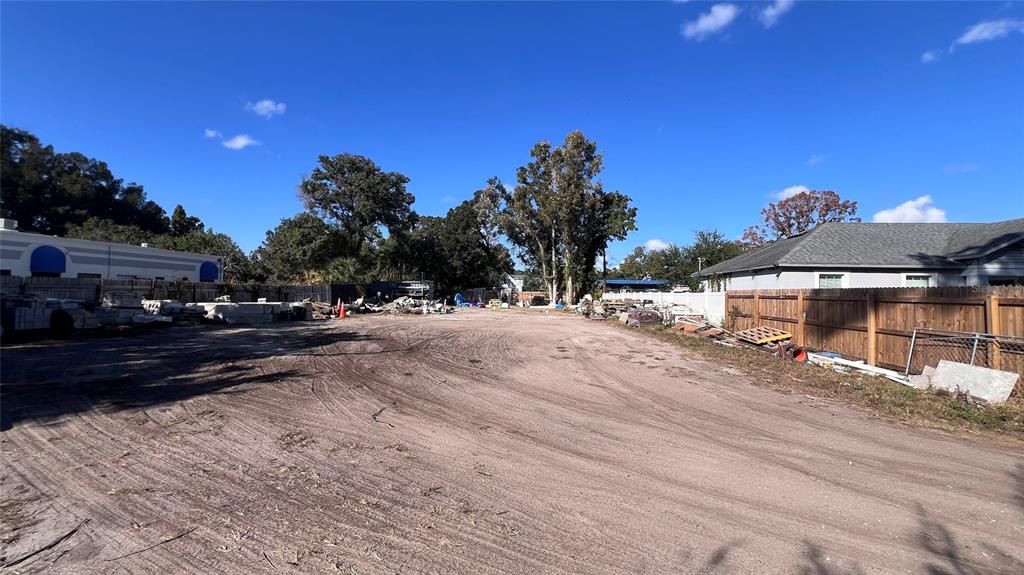 待售: $395,000 (0.28 acres)