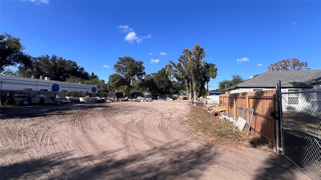 待售: $395,000 (0.28 acres)