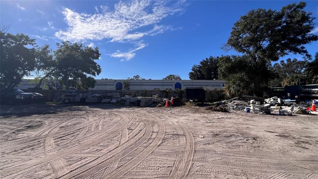 待售: $395,000 (0.28 acres)