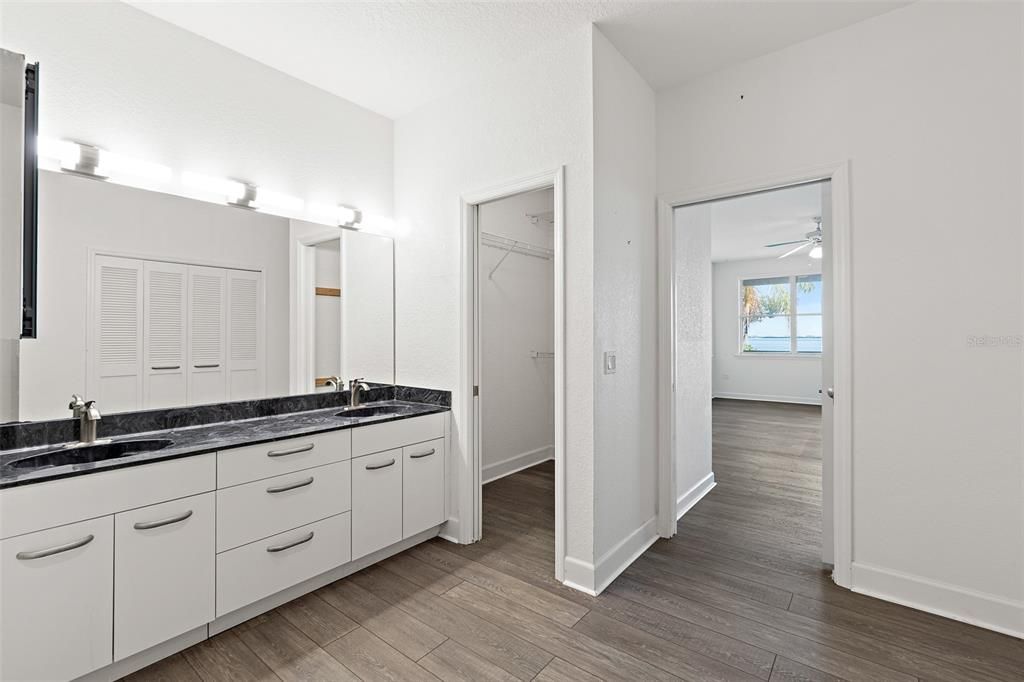 待售: $900,000 (3 贝兹, 3 浴室, 2740 平方英尺)