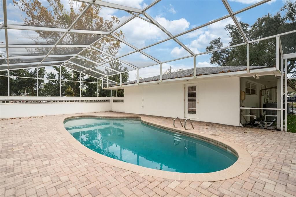 For Sale: $850,000 (4 beds, 2 baths, 2000 Square Feet)