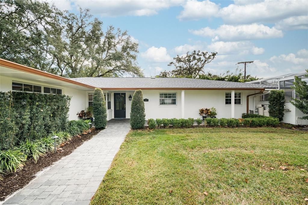 For Sale: $850,000 (4 beds, 2 baths, 2000 Square Feet)