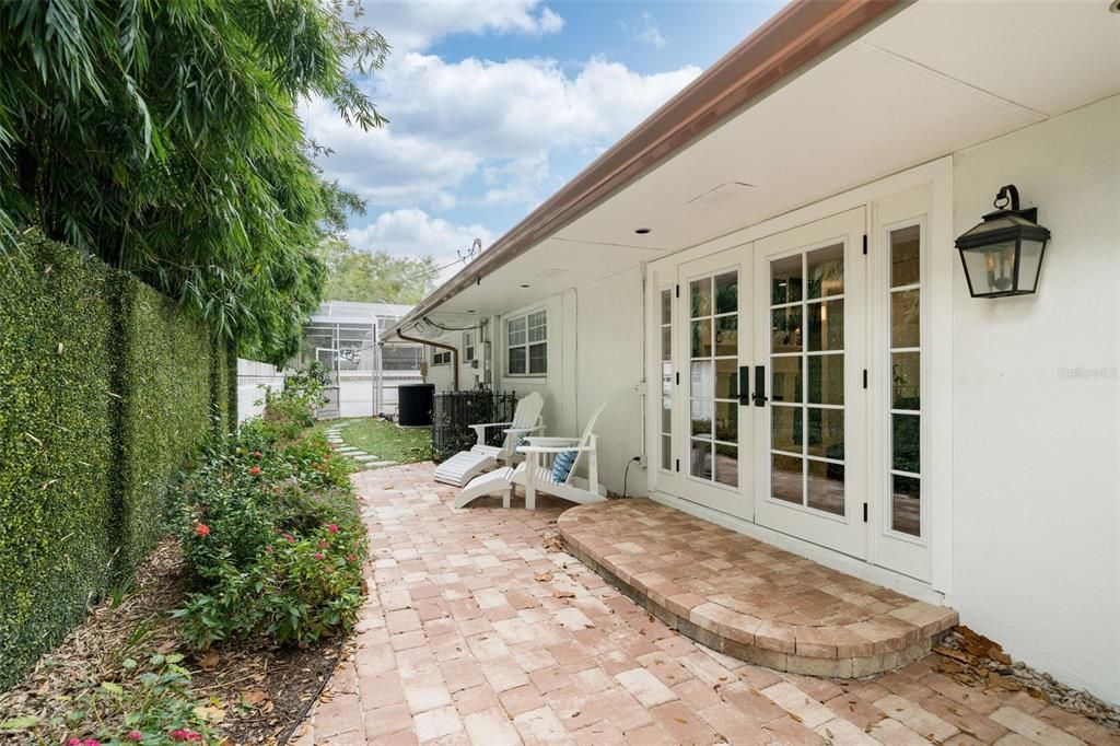 For Sale: $850,000 (4 beds, 2 baths, 2000 Square Feet)