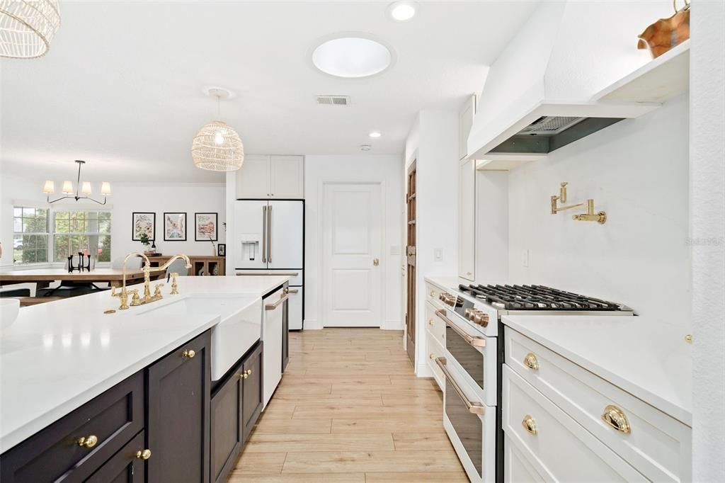 For Sale: $850,000 (4 beds, 2 baths, 2000 Square Feet)