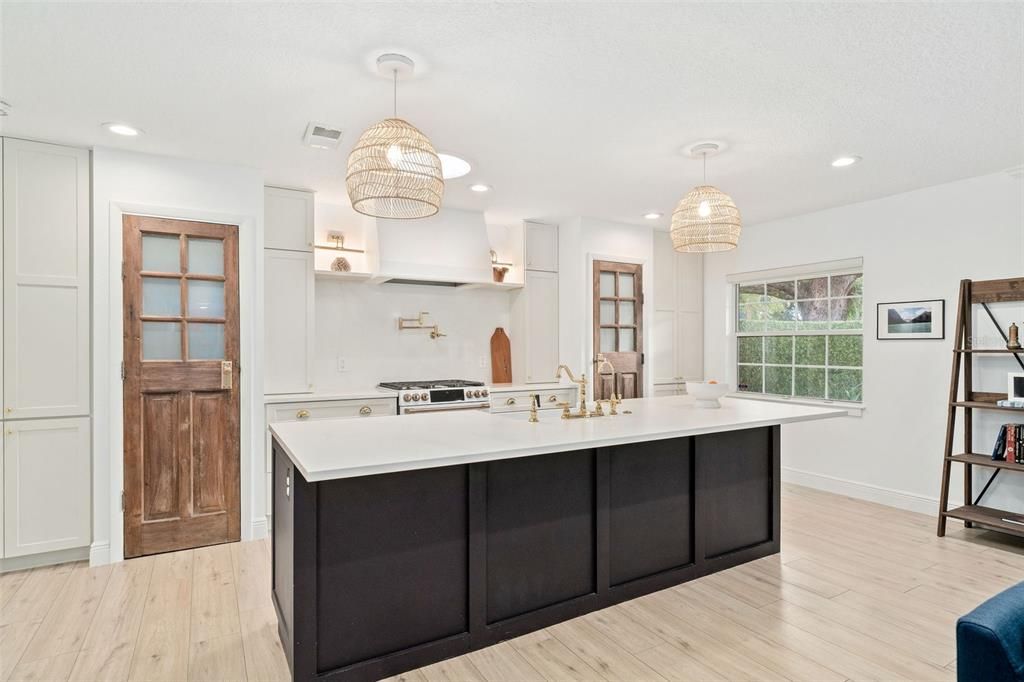 For Sale: $850,000 (4 beds, 2 baths, 2000 Square Feet)