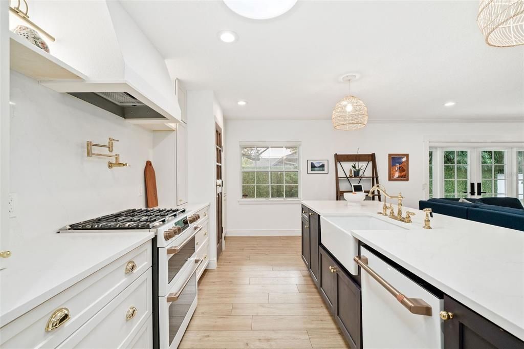 For Sale: $850,000 (4 beds, 2 baths, 2000 Square Feet)