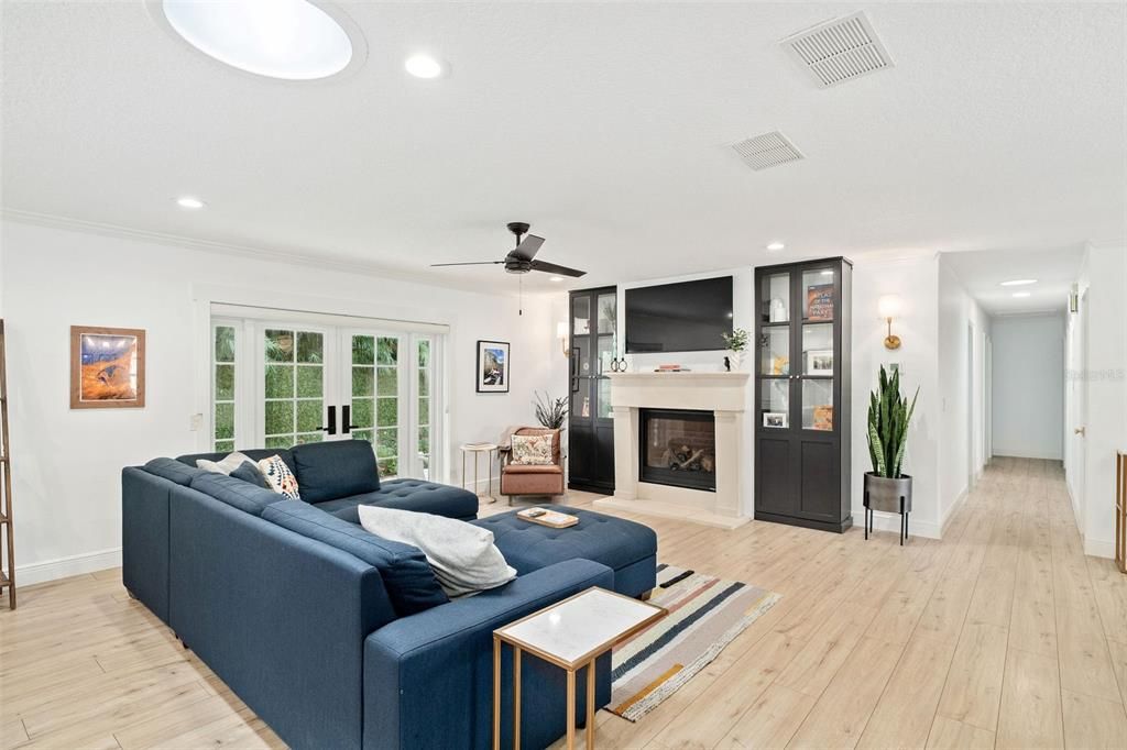 For Sale: $850,000 (4 beds, 2 baths, 2000 Square Feet)