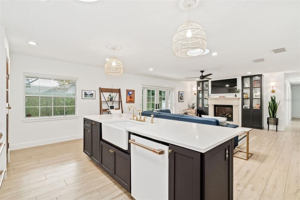 For Sale: $850,000 (4 beds, 2 baths, 2000 Square Feet)