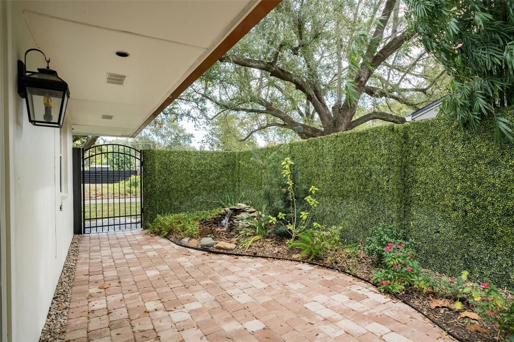 For Sale: $850,000 (4 beds, 2 baths, 2000 Square Feet)