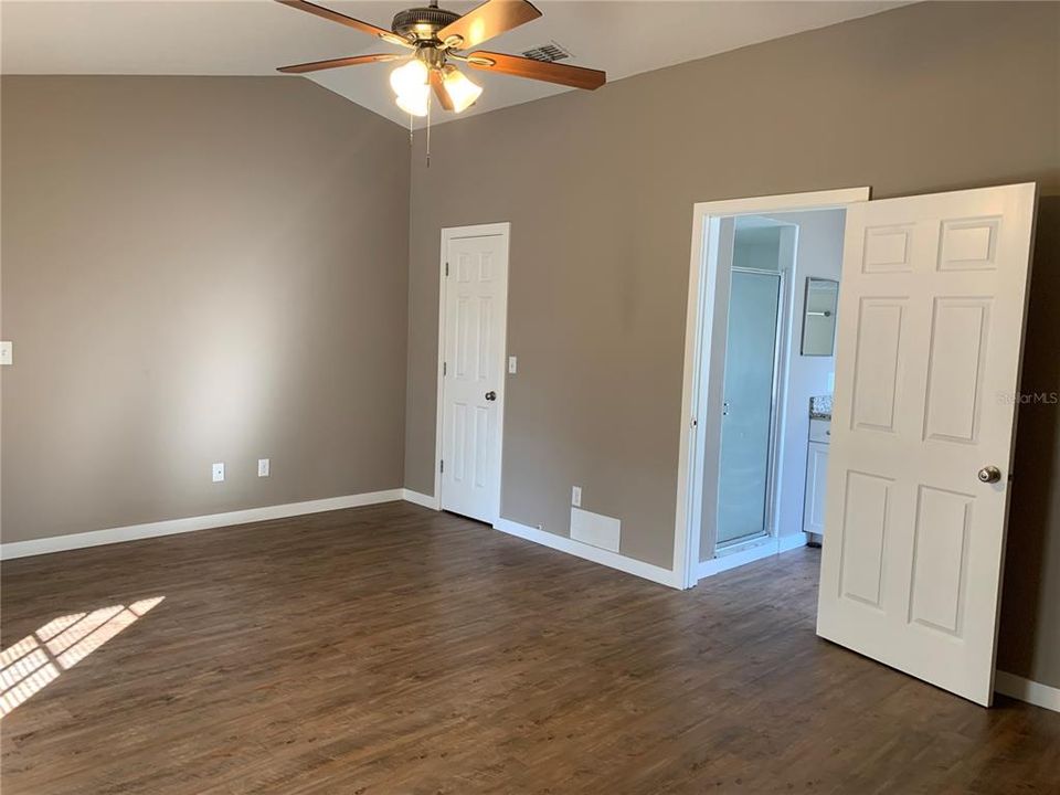 出租: $2,600 (4 贝兹, 2 浴室, 1897 平方英尺)