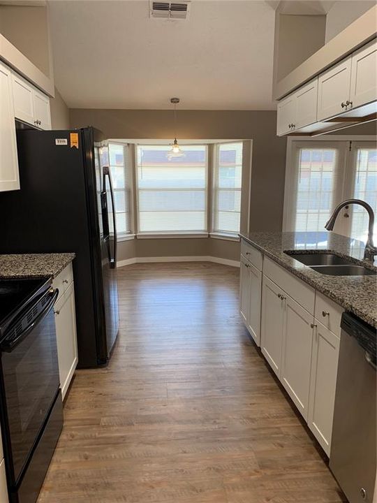 出租: $2,600 (4 贝兹, 2 浴室, 1897 平方英尺)