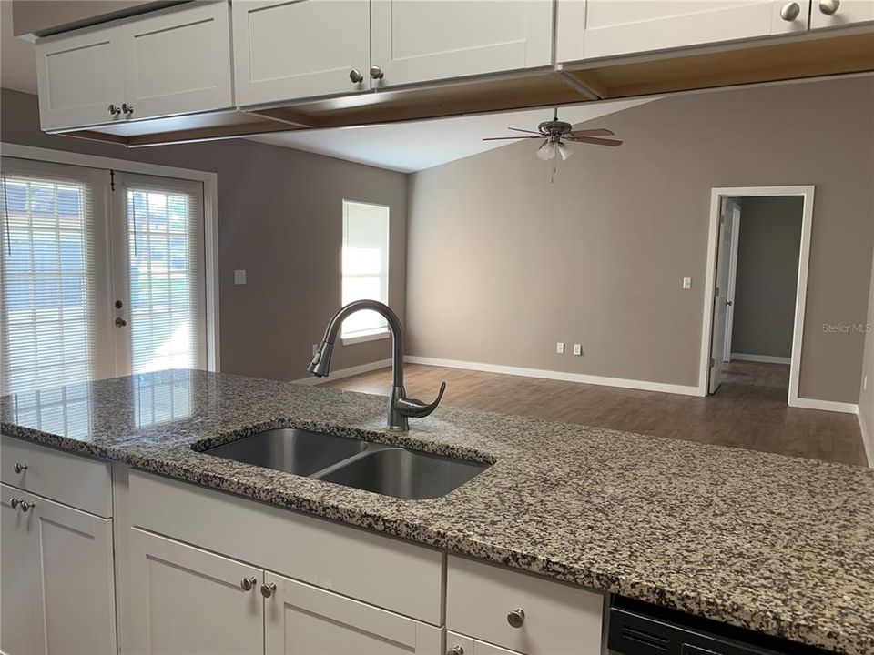 出租: $2,600 (4 贝兹, 2 浴室, 1897 平方英尺)