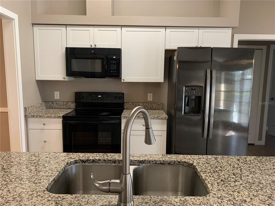 出租: $2,600 (4 贝兹, 2 浴室, 1897 平方英尺)