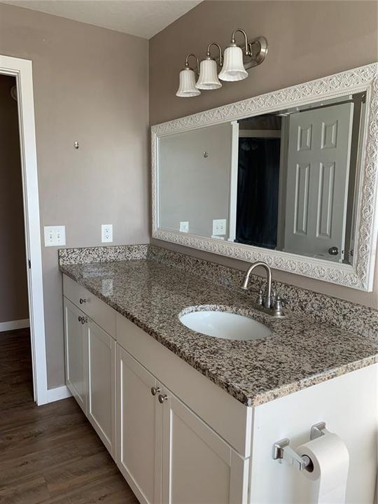 出租: $2,600 (4 贝兹, 2 浴室, 1897 平方英尺)