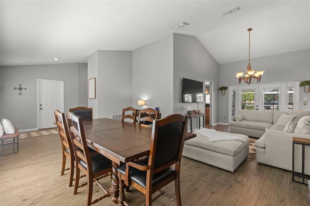 Active With Contract: $439,998 (3 beds, 2 baths, 2248 Square Feet)