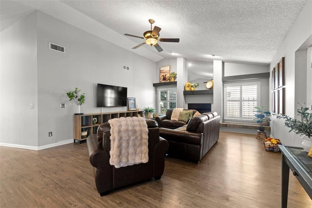 Active With Contract: $439,998 (3 beds, 2 baths, 2248 Square Feet)