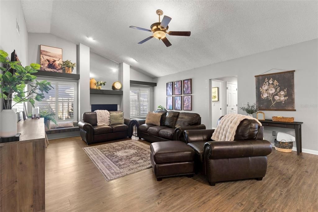 Active With Contract: $439,998 (3 beds, 2 baths, 2248 Square Feet)