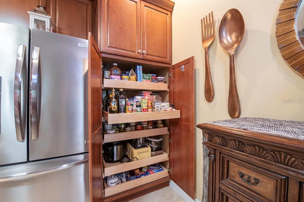 合同活跃: $319,000 (2 贝兹, 2 浴室, 1523 平方英尺)