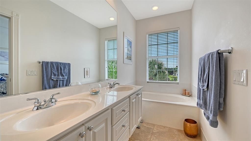 待售: $439,000 (3 贝兹, 2 浴室, 1672 平方英尺)