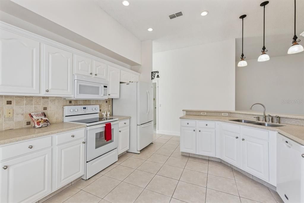 For Sale: $499,000 (4 beds, 2 baths, 2014 Square Feet)