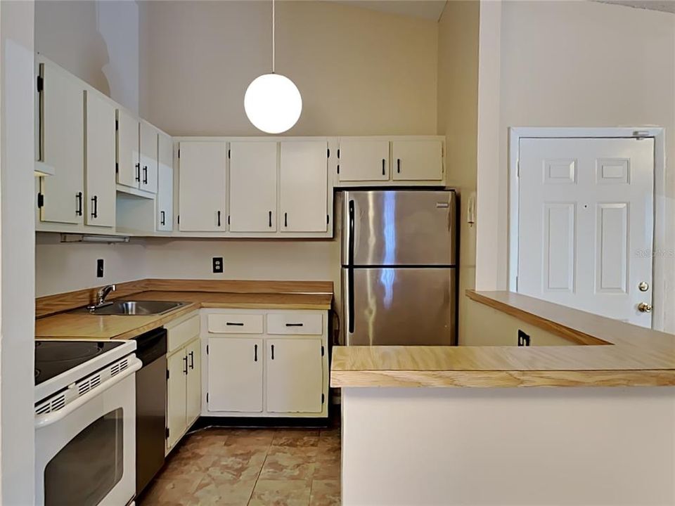 For Rent: $1,495 (2 beds, 2 baths, 1050 Square Feet)