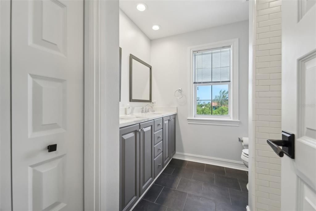 На продажу: $1,999,999 (3 спален, 3 ванн, 2856 Квадратных фут)