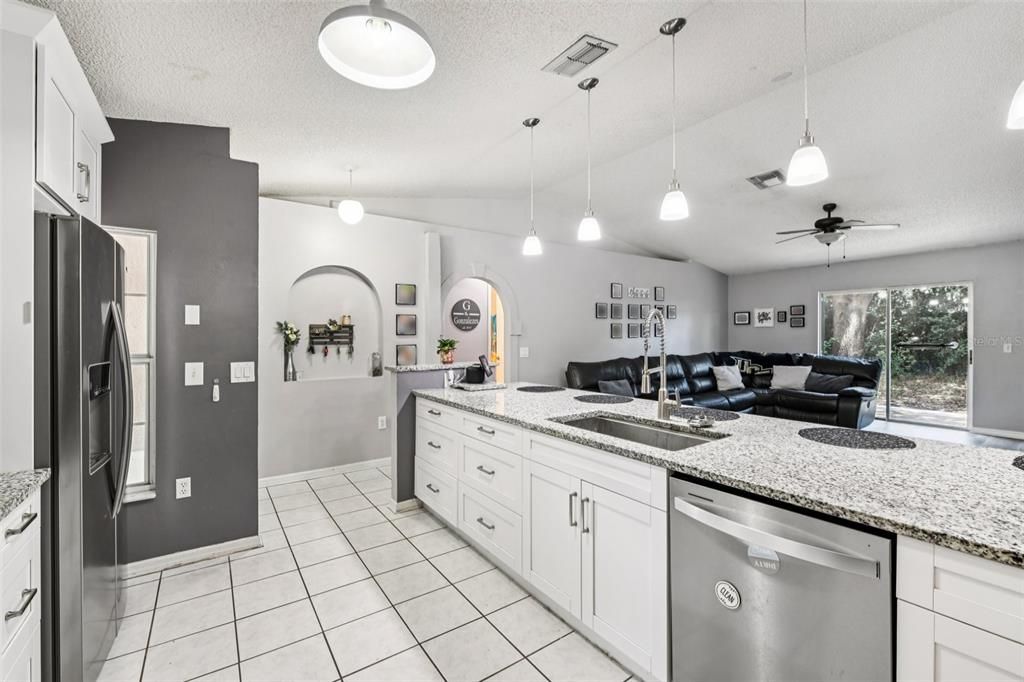 For Sale: $379,900 (3 beds, 2 baths, 1268 Square Feet)