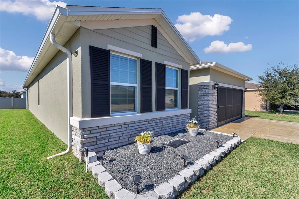 For Sale: $345,000 (4 beds, 2 baths, 2039 Square Feet)