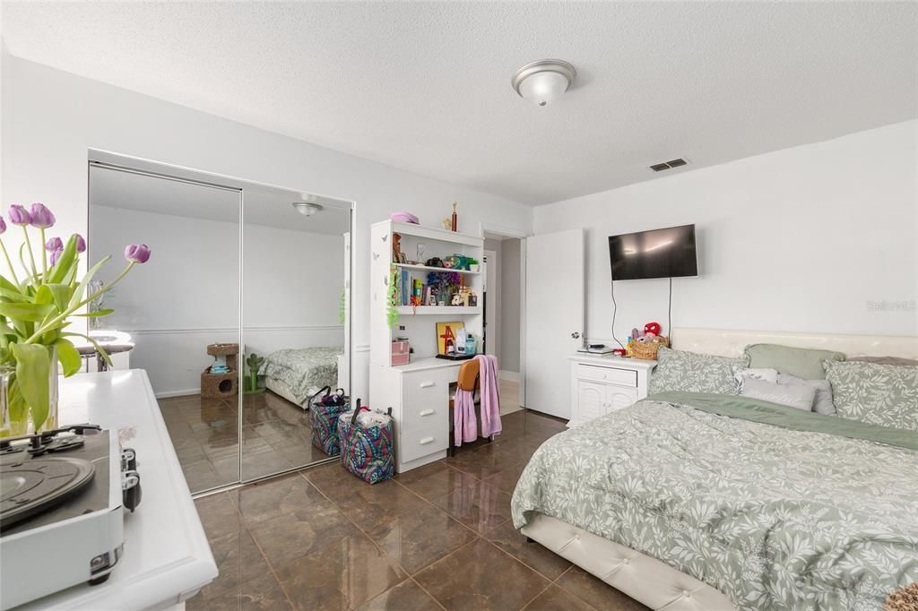 For Sale: $310,000 (4 beds, 2 baths, 1679 Square Feet)