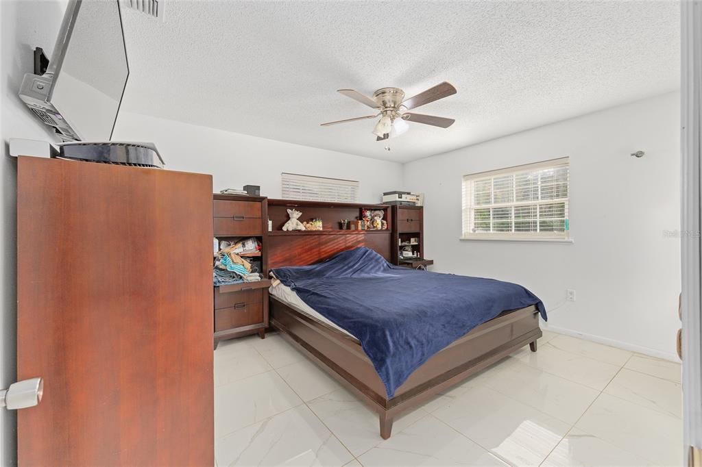 For Sale: $310,000 (4 beds, 2 baths, 1679 Square Feet)