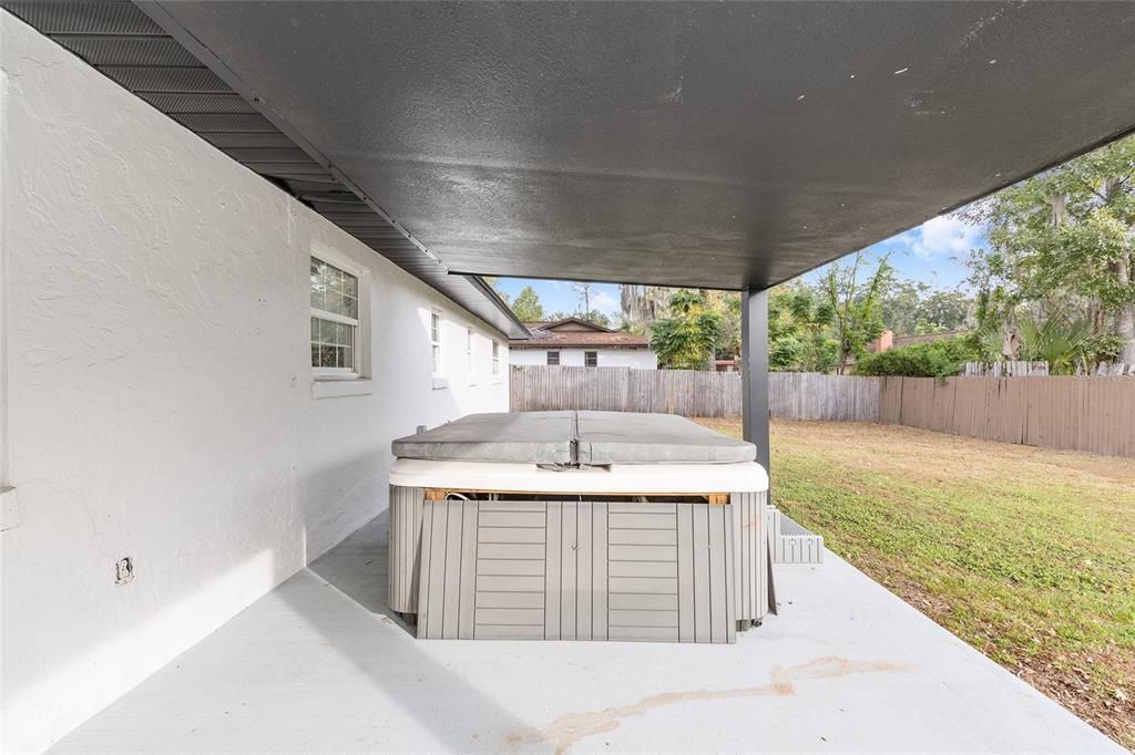 For Sale: $310,000 (4 beds, 2 baths, 1679 Square Feet)