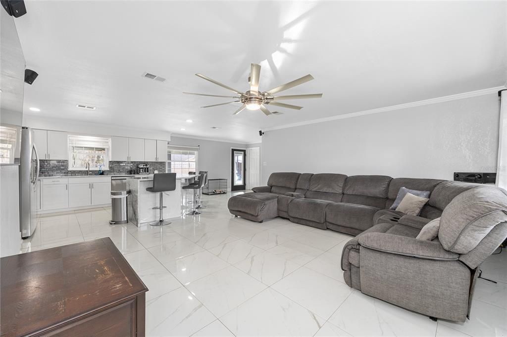 For Sale: $310,000 (4 beds, 2 baths, 1679 Square Feet)