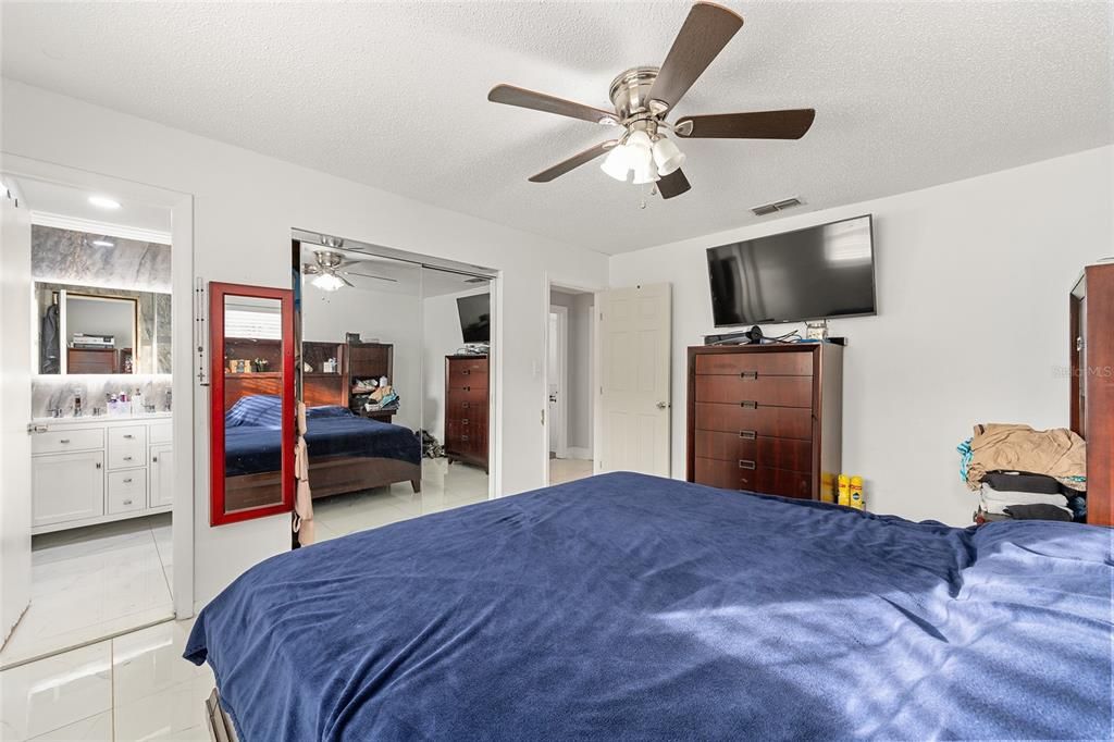 For Sale: $310,000 (4 beds, 2 baths, 1679 Square Feet)