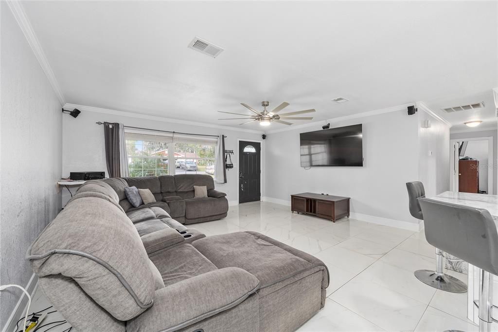 For Sale: $310,000 (4 beds, 2 baths, 1679 Square Feet)