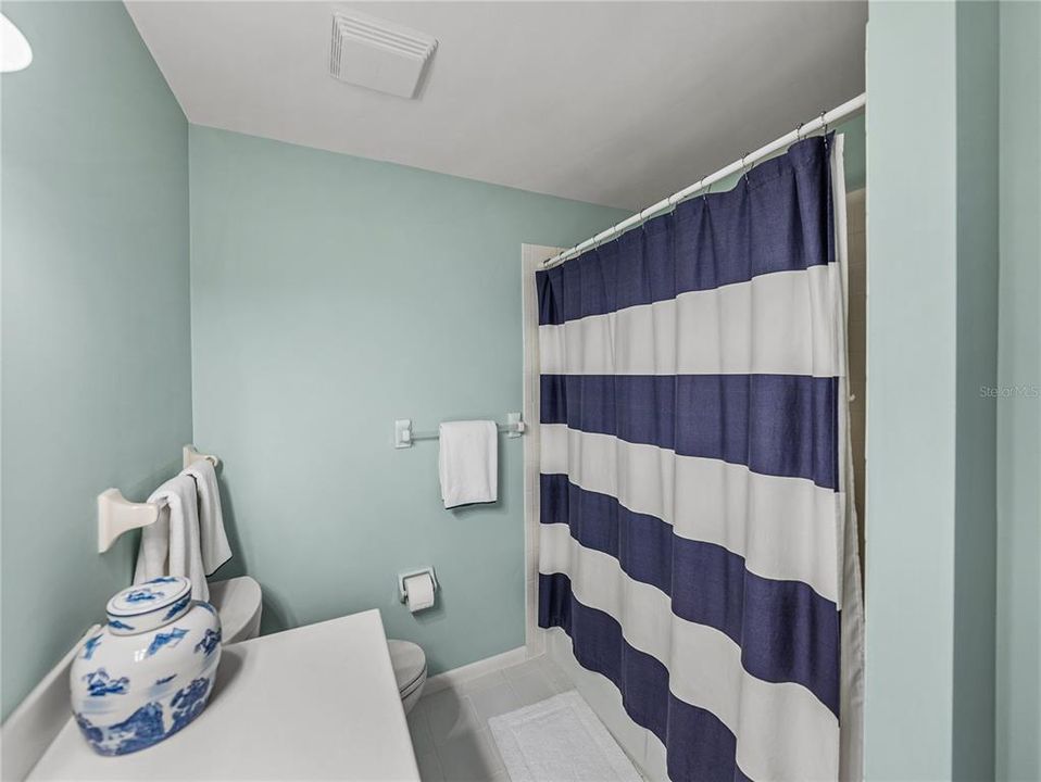 待售: $2,450,000 (2 贝兹, 2 浴室, 1328 平方英尺)