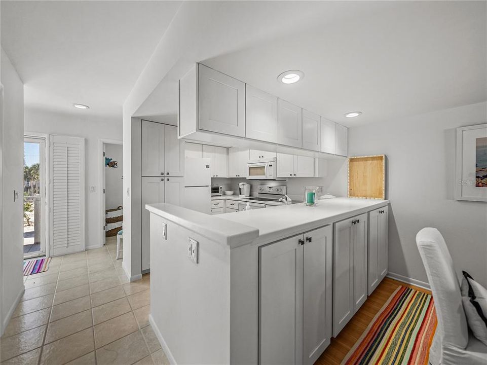 待售: $2,450,000 (2 贝兹, 2 浴室, 1328 平方英尺)