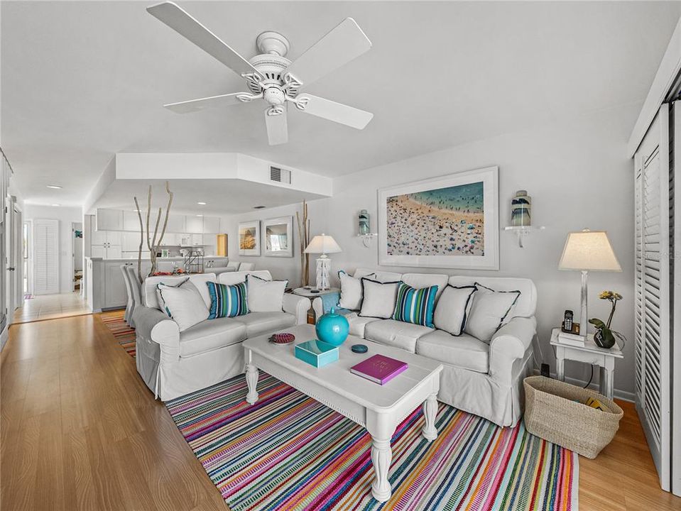 待售: $2,450,000 (2 贝兹, 2 浴室, 1328 平方英尺)