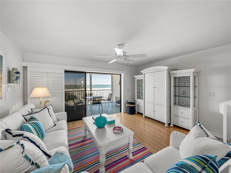 待售: $2,450,000 (2 贝兹, 2 浴室, 1328 平方英尺)