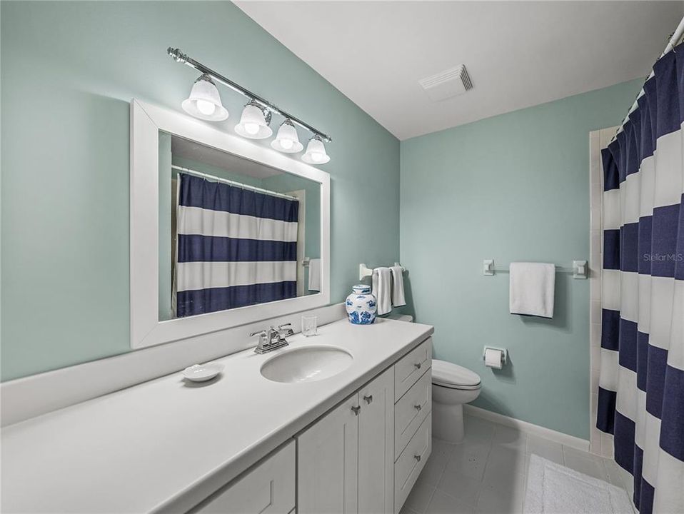 待售: $2,450,000 (2 贝兹, 2 浴室, 1328 平方英尺)