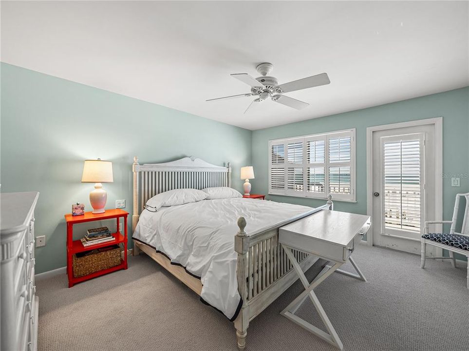 待售: $2,450,000 (2 贝兹, 2 浴室, 1328 平方英尺)