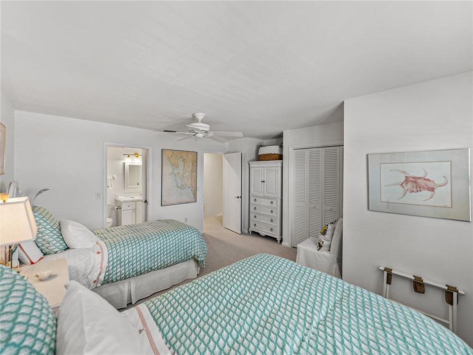 待售: $2,450,000 (2 贝兹, 2 浴室, 1328 平方英尺)