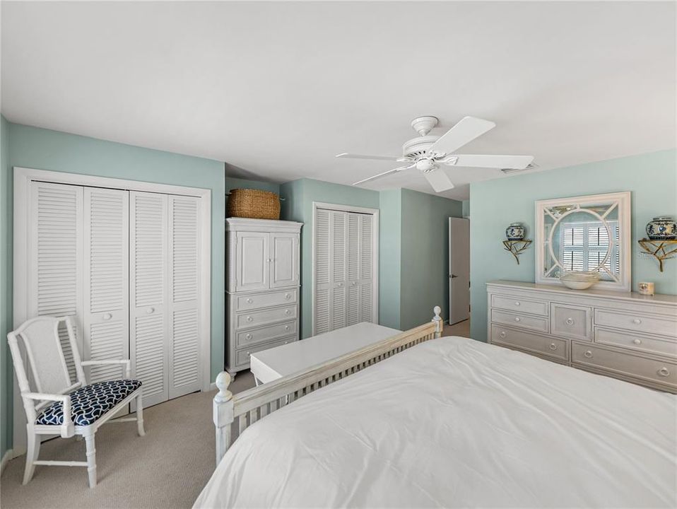 待售: $2,450,000 (2 贝兹, 2 浴室, 1328 平方英尺)