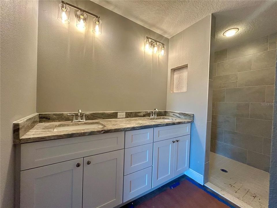 For Sale: $339,900 (3 beds, 2 baths, 1703 Square Feet)