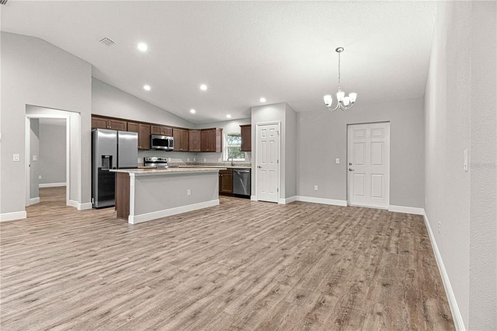 For Sale: $339,900 (3 beds, 2 baths, 1703 Square Feet)