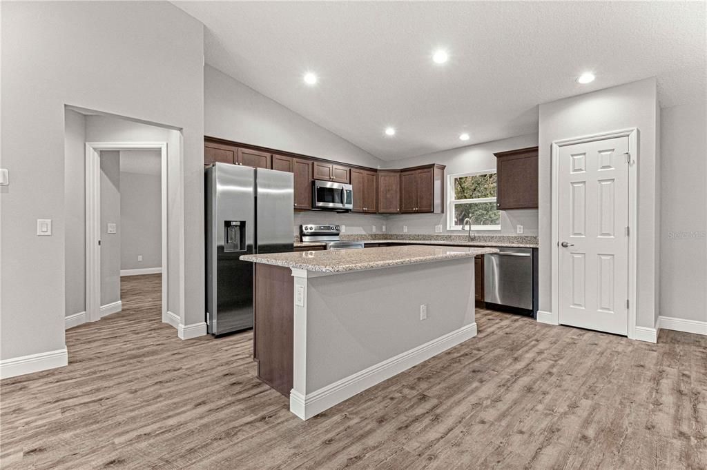 For Sale: $339,900 (3 beds, 2 baths, 1703 Square Feet)