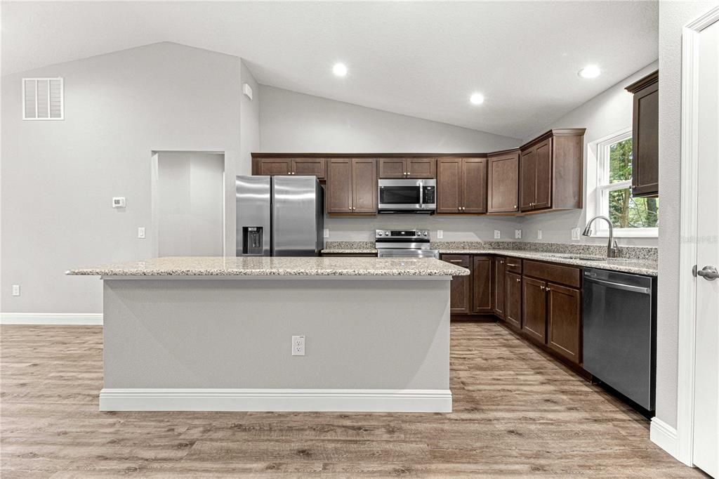 For Sale: $339,900 (3 beds, 2 baths, 1703 Square Feet)